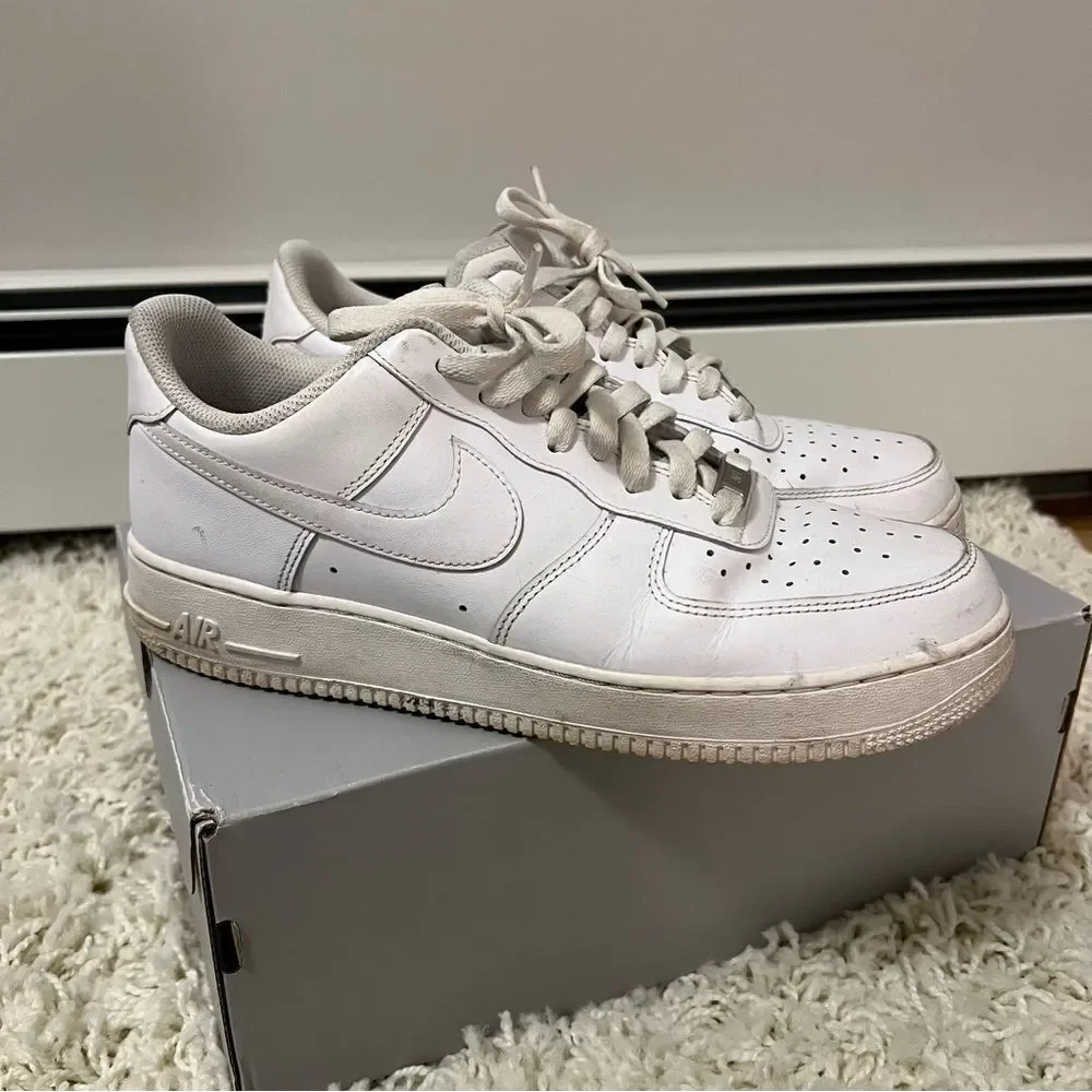 Men’s Nike Air Force 1 Sneakers - Picture 8 of 8